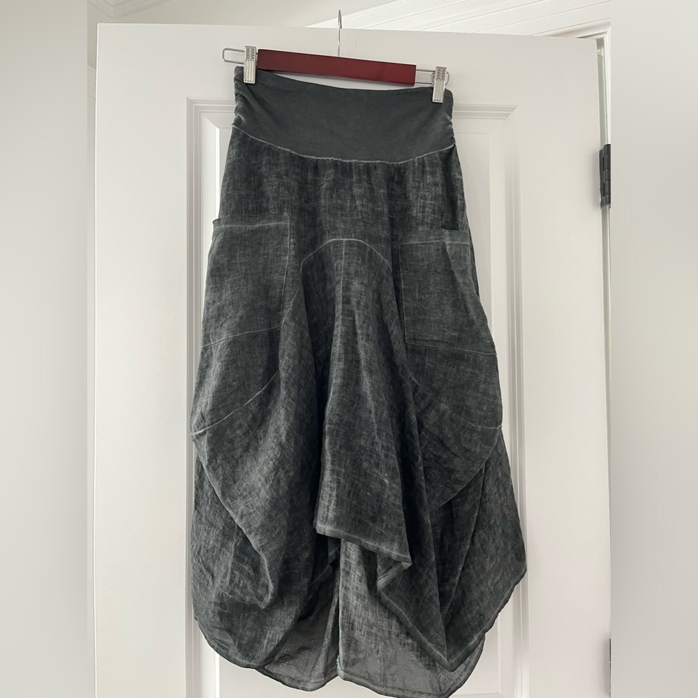 Inizio charcoal gray skirt
